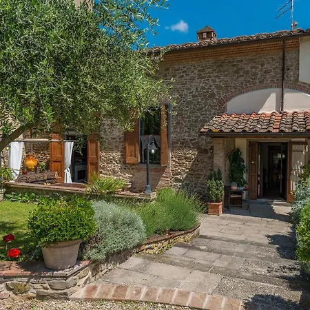 Antica Filanda 10, Emma Arezzo